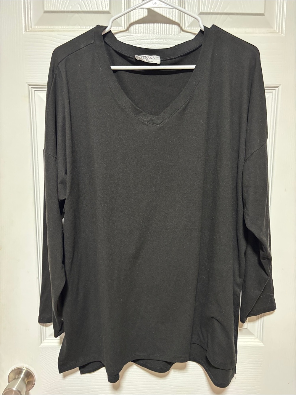 Zenana Outfitters Black V-Neck Long Sleeve Tee